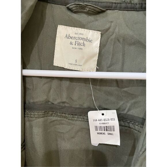 NWT Abercrombie and Fitch Lightweight Cargo pocket jacket size small - Picture 2 of 4